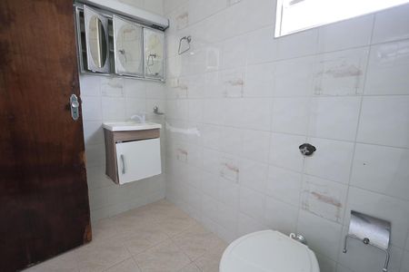 Casa para alugar com 300m², 3 quartos e 6 vagasBanheiro 2