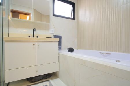Apartamento para alugar com 280m², 4 quartos e 3 vagasBanheiro da Suíte 1