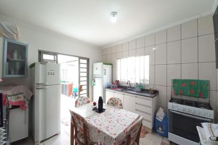 Casa à venda com 364m², 4 quartos e 8 vagasCozinha 