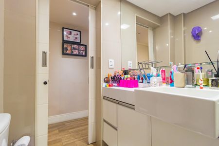 Apartamento à venda com 68m², 2 quartos e 1 vagaBanheiro - Social