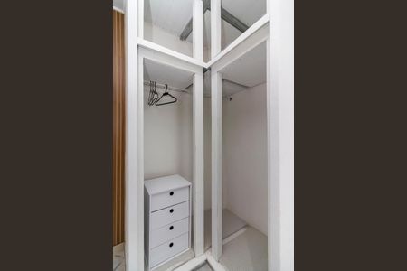 Casa à venda com 120m², 6 quartos e 1 vagaStudio 4