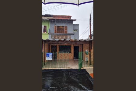 Casa à venda com 100m², 2 quartos e 2 vagas Casa à venda com 100m², 2 quartos e 2 vagasFachada