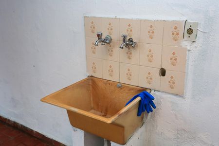 Casa à venda com 100m², 2 quartos e 2 vagas Casa à venda com 100m², 2 quartos e 2 vagasÁrea de Serviço - quintal