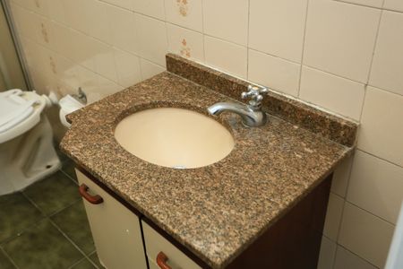 Casa à venda com 100m², 2 quartos e 2 vagas Casa à venda com 100m², 2 quartos e 2 vagasBanheiro