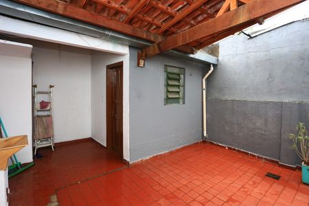 Casa à venda com 100m², 2 quartos e 2 vagas Casa à venda com 100m², 2 quartos e 2 vagasÁrea de Serviço - quintal