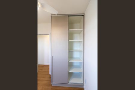 Apartamento para alugar com 44m², 2 quartos e 1 vagaQuarto 01 - Armário