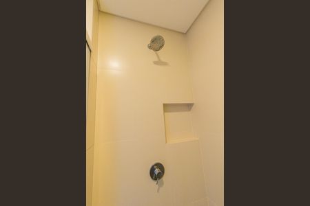 Banheiro Social de kitnet/studio para alugar com 1 quarto, 25m² em Água Verde, Curitiba