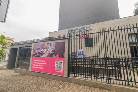 Studio para alugar com 25m², 1 quarto e 1 vaga Studio para alugar com 25m², 1 quarto e 1 vagaPlaca