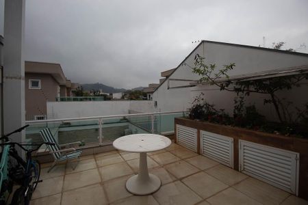 Casa de condomínio à venda com 280m², 3 quartos e 3 vagasVaranda 