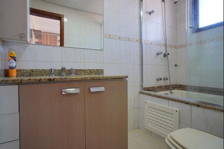 Apartamento à venda com 82m², 3 quartos e 2 vagasBanheiro da Suíte