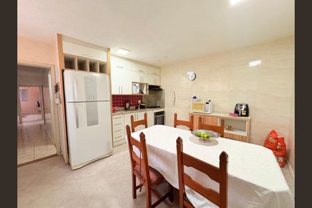 Casa para alugar com 190m², 4 quartos e 3 vagas Casa para alugar com 190m², 4 quartos e 3 vagasCozinha