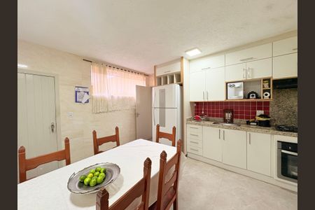 Casa para alugar com 190m², 4 quartos e 3 vagas Casa para alugar com 190m², 4 quartos e 3 vagasCozinha