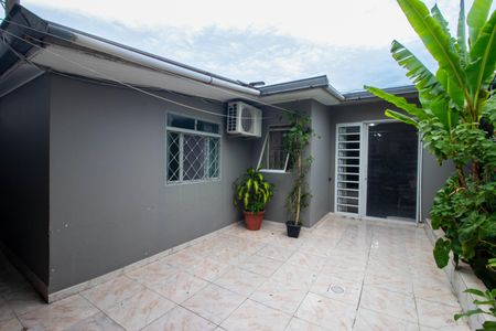 Casa à venda com 132m², 3 quartos e 5 vagas Casa à venda com 132m², 3 quartos e 5 vagasFachada