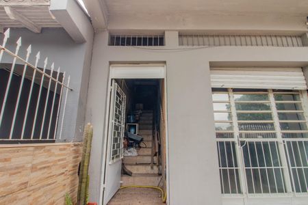 Casa à venda com 132m², 3 quartos e 5 vagas Casa à venda com 132m², 3 quartos e 5 vagasEscada