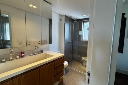 Apartamento à venda com 122m², 3 quartos e 2 vagasBanheiro 