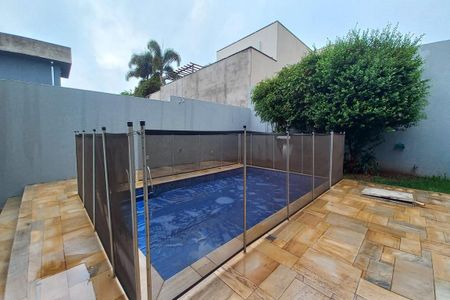 Casa de condomínio à venda com 248m², 3 quartos e 4 vagasÁrea comum - Piscina