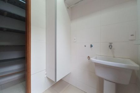 Casa de condomínio à venda com 248m², 3 quartos e 4 vagasÁrea de Serviço