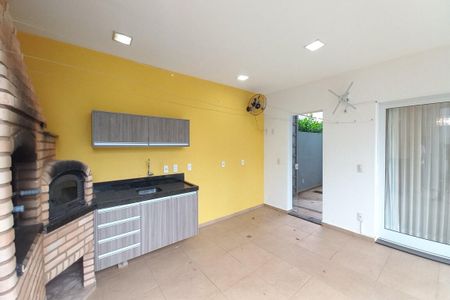 Casa de condomínio à venda com 248m², 3 quartos e 4 vagasÁrea comum - Churrasqueira