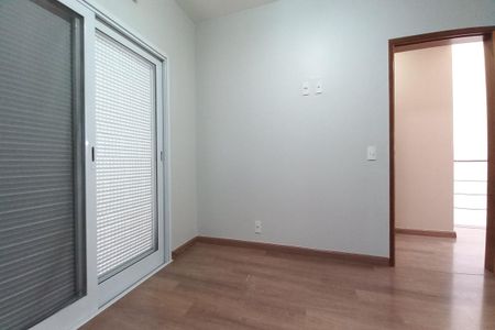 Casa de condomínio à venda com 248m², 3 quartos e 4 vagasQuarto 2 