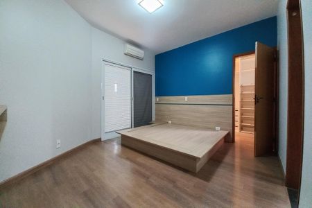 Casa de condomínio à venda com 248m², 3 quartos e 4 vagasQuarto 3 - Suíte