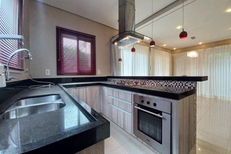 Casa de condomínio à venda com 248m², 3 quartos e 4 vagasCozinha 