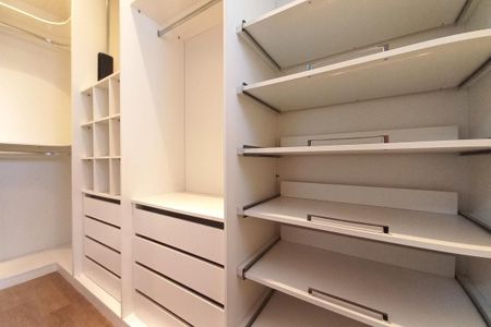 Casa de condomínio à venda com 248m², 3 quartos e 4 vagasCloset da Suíte