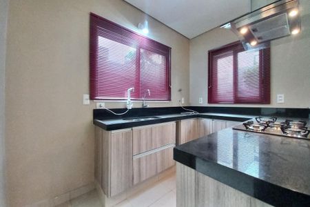 Casa de condomínio à venda com 248m², 3 quartos e 4 vagasCozinha 