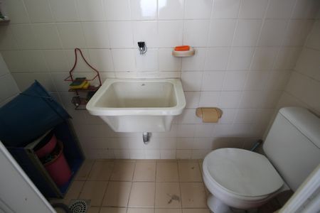 Apartamento para alugar com 305m², 4 quartos e 2 vagasBanheiro de Serviço