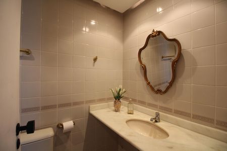 Apartamento para alugar com 305m², 4 quartos e 2 vagasBanheiro Social 1