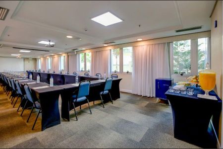 Apartamento para alugar com 32m², 1 quarto e 1 vaga Apartamento para alugar com 32m², 1 quarto e 1 vagaÁrea Comum - Sala de Eventos