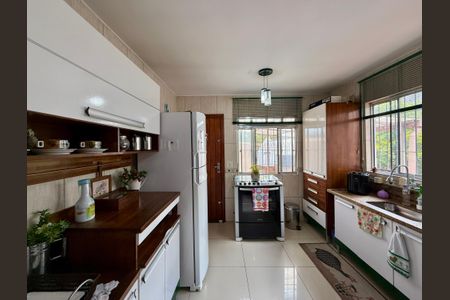 Casa para alugar com 180m², 4 quartos e 2 vagas Casa para alugar com 180m², 4 quartos e 2 vagasCozinha