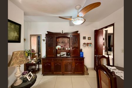 Casa para alugar com 180m², 4 quartos e 2 vagas Casa para alugar com 180m², 4 quartos e 2 vagasSala