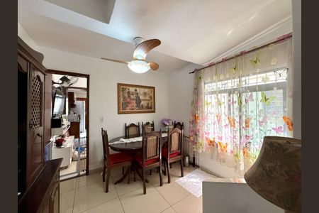 Casa para alugar com 180m², 4 quartos e 2 vagas Casa para alugar com 180m², 4 quartos e 2 vagasSala