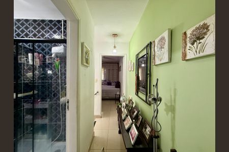 Casa para alugar com 180m², 4 quartos e 2 vagas Casa para alugar com 180m², 4 quartos e 2 vagasCorredor Quartos