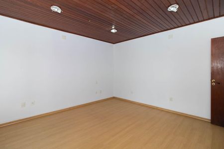 Casa à venda com 341m², 3 quartos e 8 vagasQuarto 2