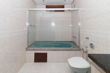 Casa à venda com 341m², 3 quartos e 8 vagasBanheiro 1