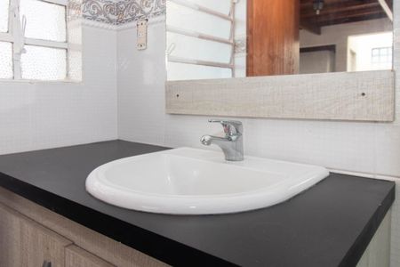 Casa à venda com 341m², 3 quartos e 8 vagasBanheiro 2