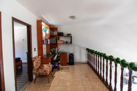 Casa à venda com 200m², 2 quartos e 4 vagas Casa à venda com 200m², 2 quartos e 4 vagasHall