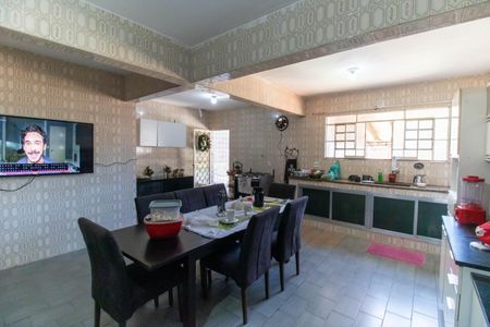 Casa à venda com 200m², 2 quartos e 4 vagas Casa à venda com 200m², 2 quartos e 4 vagasCozinha