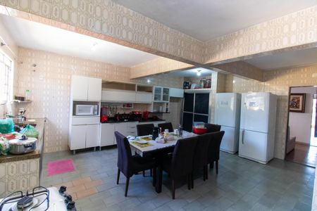 Casa à venda com 200m², 2 quartos e 4 vagas Casa à venda com 200m², 2 quartos e 4 vagasCozinha