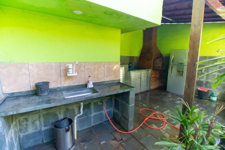 Casa à venda com 200m², 2 quartos e 4 vagas Casa à venda com 200m², 2 quartos e 4 vagasÁrea externa