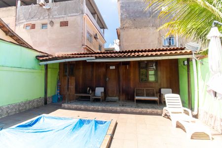 Casa à venda com 200m², 2 quartos e 4 vagas Casa à venda com 200m², 2 quartos e 4 vagasÁrea externa