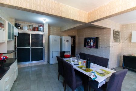 Casa à venda com 200m², 2 quartos e 4 vagas Casa à venda com 200m², 2 quartos e 4 vagasCozinha