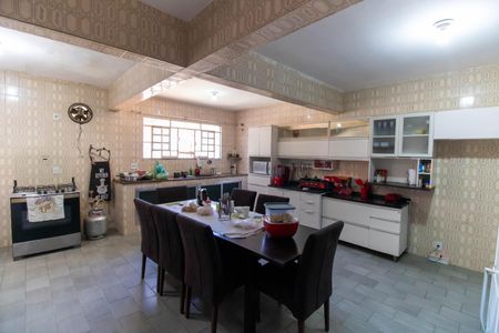 Casa à venda com 200m², 2 quartos e 4 vagas Casa à venda com 200m², 2 quartos e 4 vagasCozinha