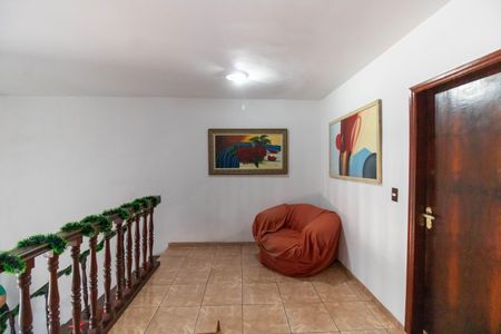 Casa à venda com 200m², 2 quartos e 4 vagas Casa à venda com 200m², 2 quartos e 4 vagasHall