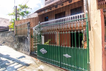 Casa à venda com 200m², 2 quartos e 4 vagas Casa à venda com 200m², 2 quartos e 4 vagasFachada