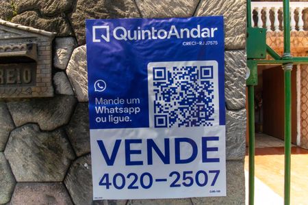 Casa à venda com 200m², 2 quartos e 4 vagas Casa à venda com 200m², 2 quartos e 4 vagasPlaquinha