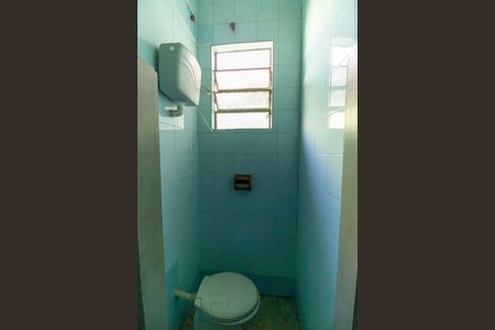 Casa à venda com 200m², 2 quartos e 4 vagas Casa à venda com 200m², 2 quartos e 4 vagasBanheiro