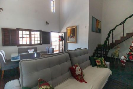 Casa à venda com 200m², 2 quartos e 4 vagas Casa à venda com 200m², 2 quartos e 4 vagasSala