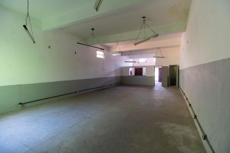 Casa à venda com 200m², 2 quartos e 4 vagas Casa à venda com 200m², 2 quartos e 4 vagasSalão